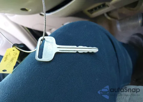 2003 Toyota Tundra Sr5 V8 из США, поврежденный, VIN 5TBBT44123S383850